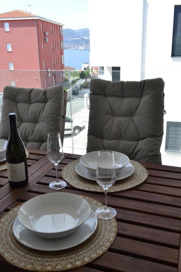Villa Apartment Joel Трогир Экстерьер фото